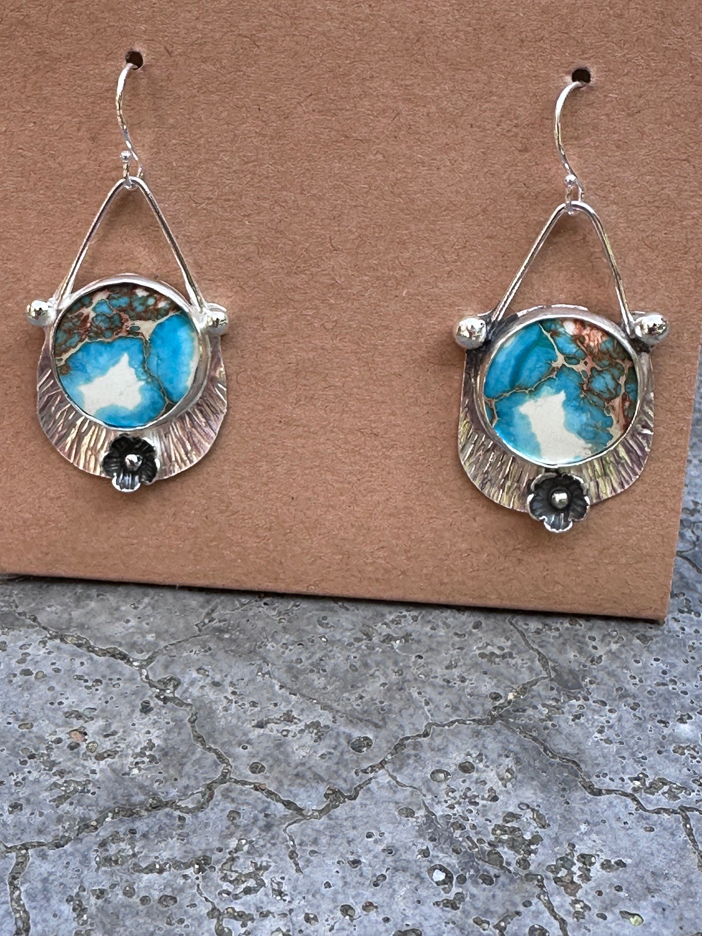 š¾ Round Sediment Earrings ā Sterling Silver with Fan & Floral Detail (1118)