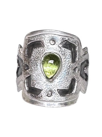 💚 Sterling Silver Saddle Ring with Teardrop Peridot – Custom Size 9 Statement Jewelry